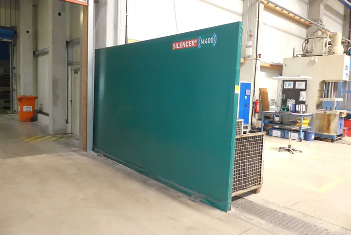 Raumtrennwand SILENCER M400 Maße in cm ca. 400 x 240